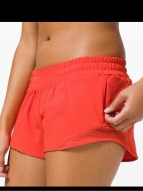NWT Lululemon Hotty Hot Low-Rise Short 2.5"
Carnation Red Size 14